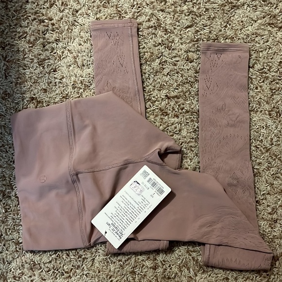 Reveal 25” Size 2 Leggings Purple lululemon - Picture 2 of 4